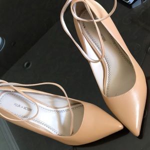 Nude heels! POUR la VICTOIRE